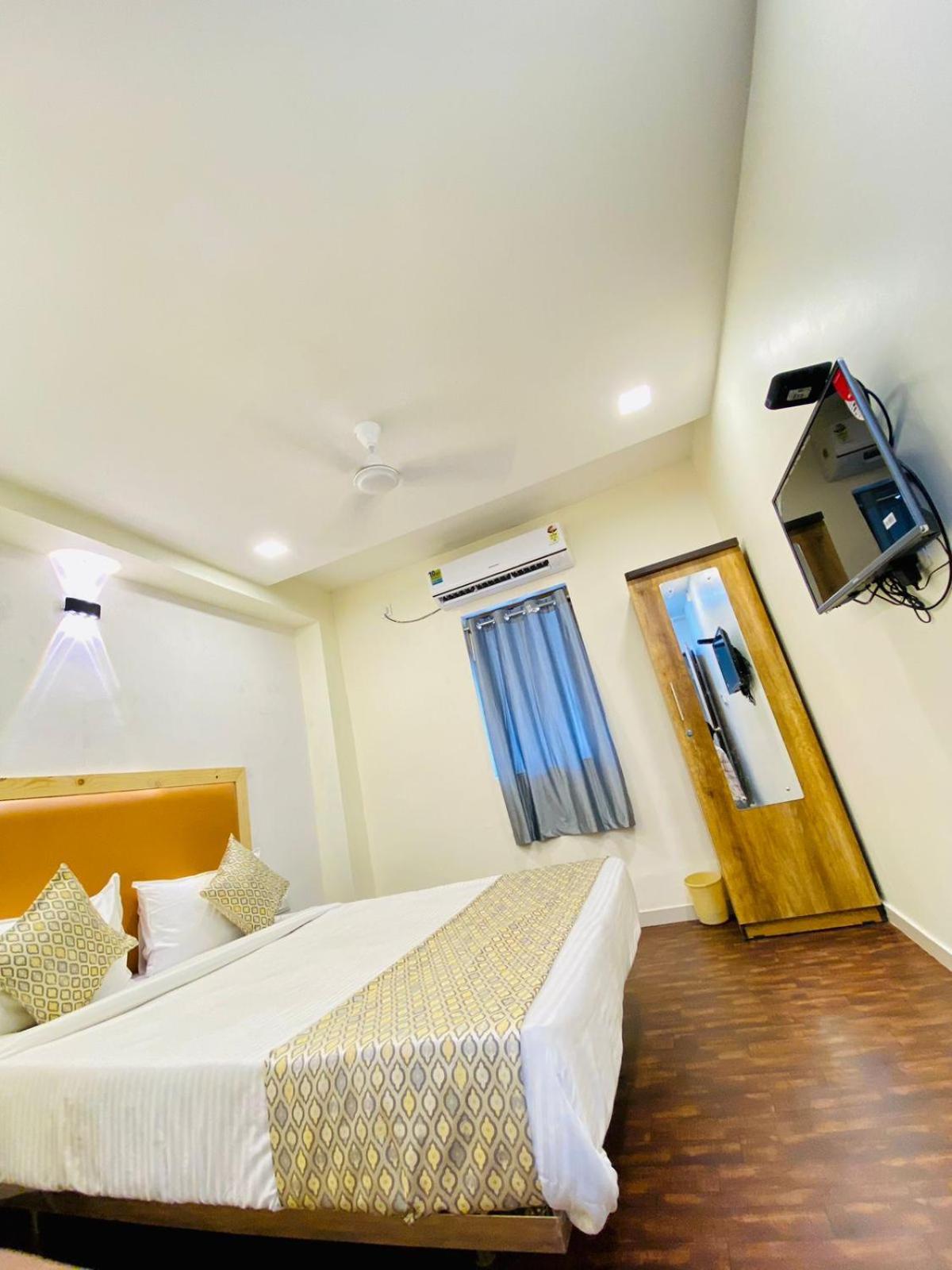 Hotel Alexa By Abc Αχμπανταμπάντ Εξωτερικό φωτογραφία