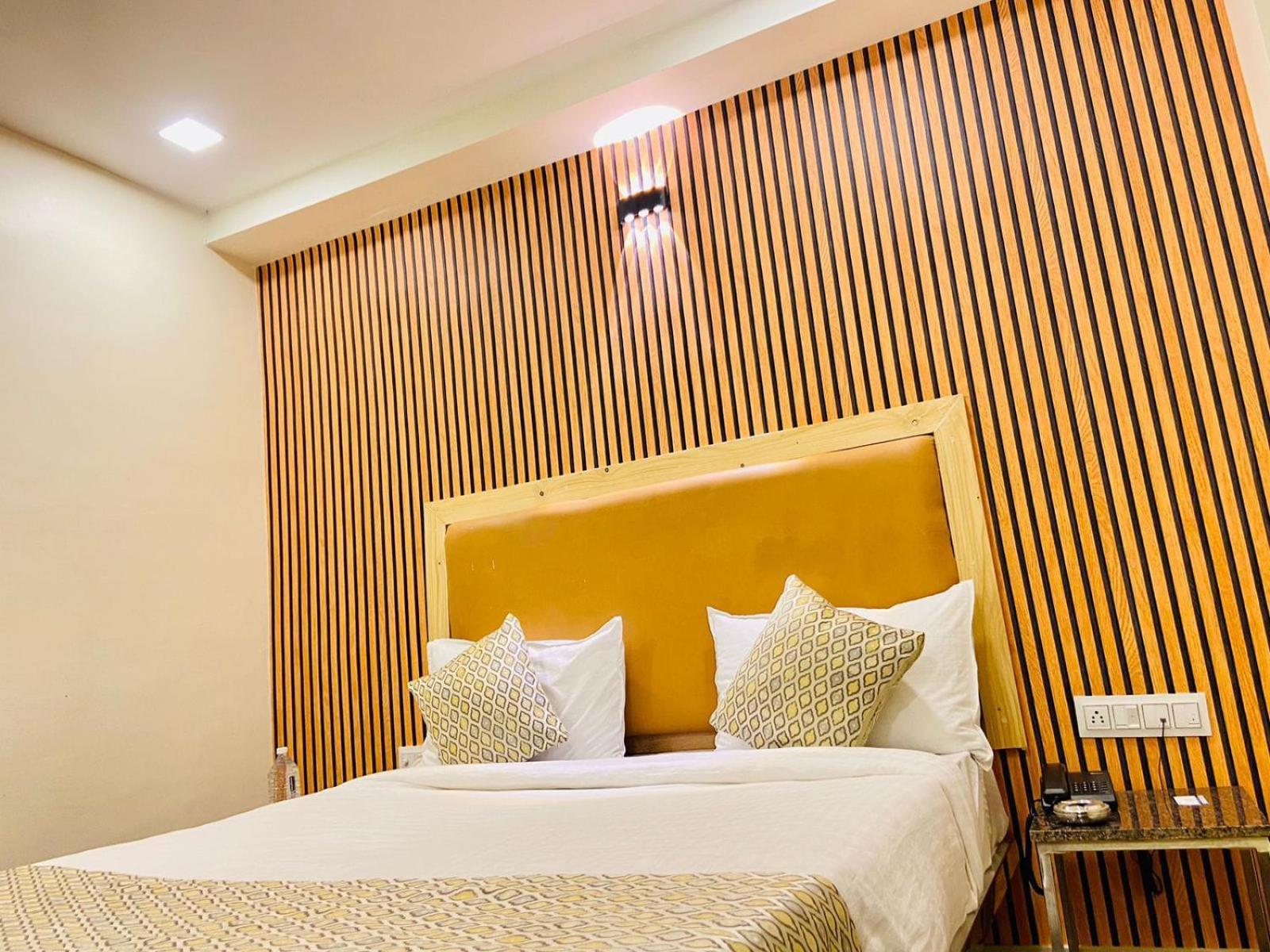 Hotel Alexa By Abc Αχμπανταμπάντ Εξωτερικό φωτογραφία