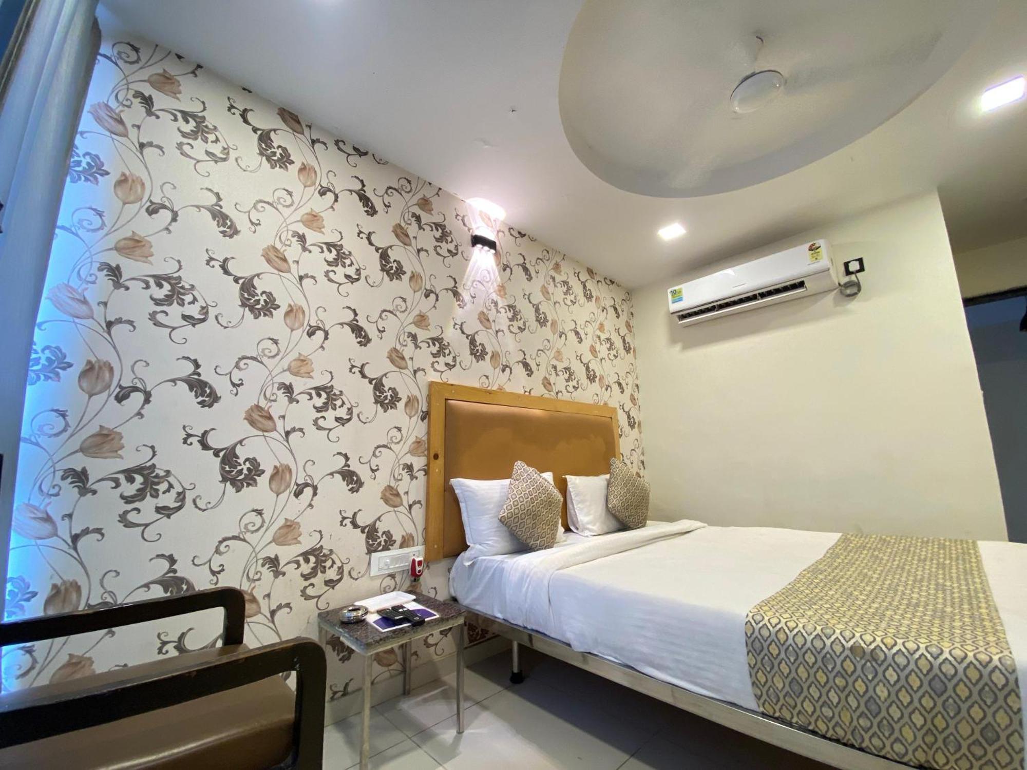 Hotel Alexa By Abc Αχμπανταμπάντ Εξωτερικό φωτογραφία